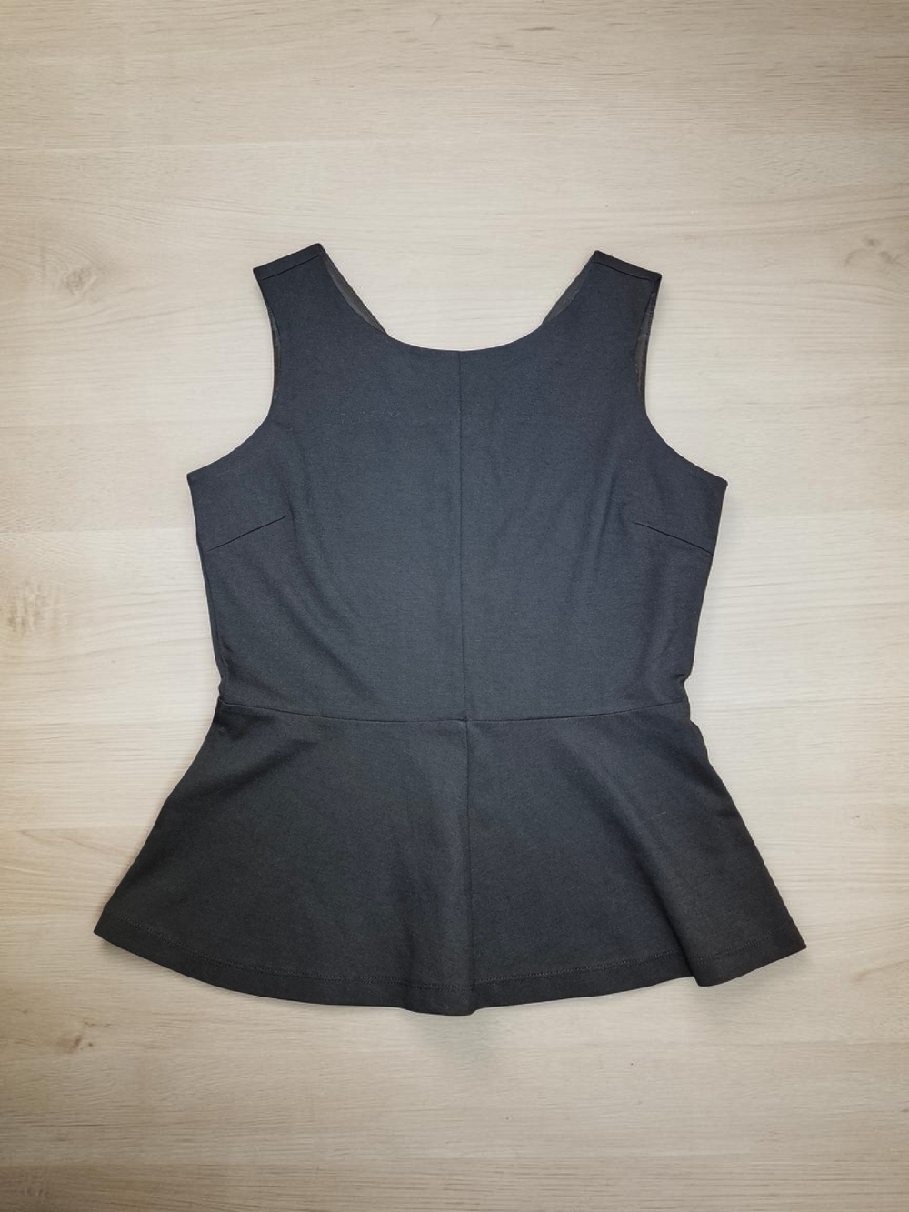 Banana Republic Black Peplum Sleeveless Top Zip Up Back Size 6